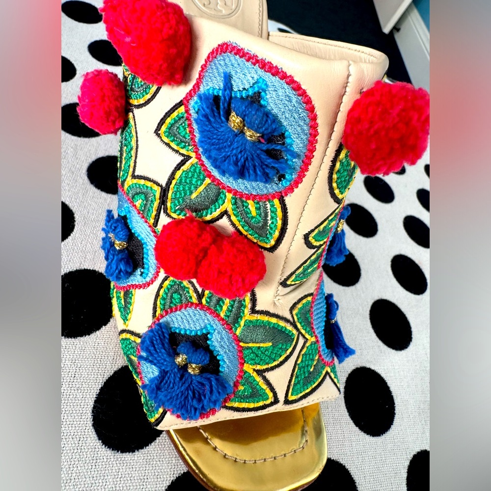 Tory Burch Embroidered Dulce De Leche Ellis size 8